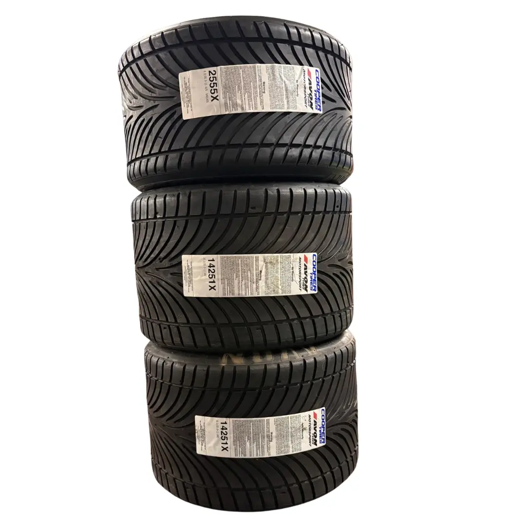avon set of 3 wet tyres f1 750 Avon set of 3 wet tyres F1 - Afbeelding 1